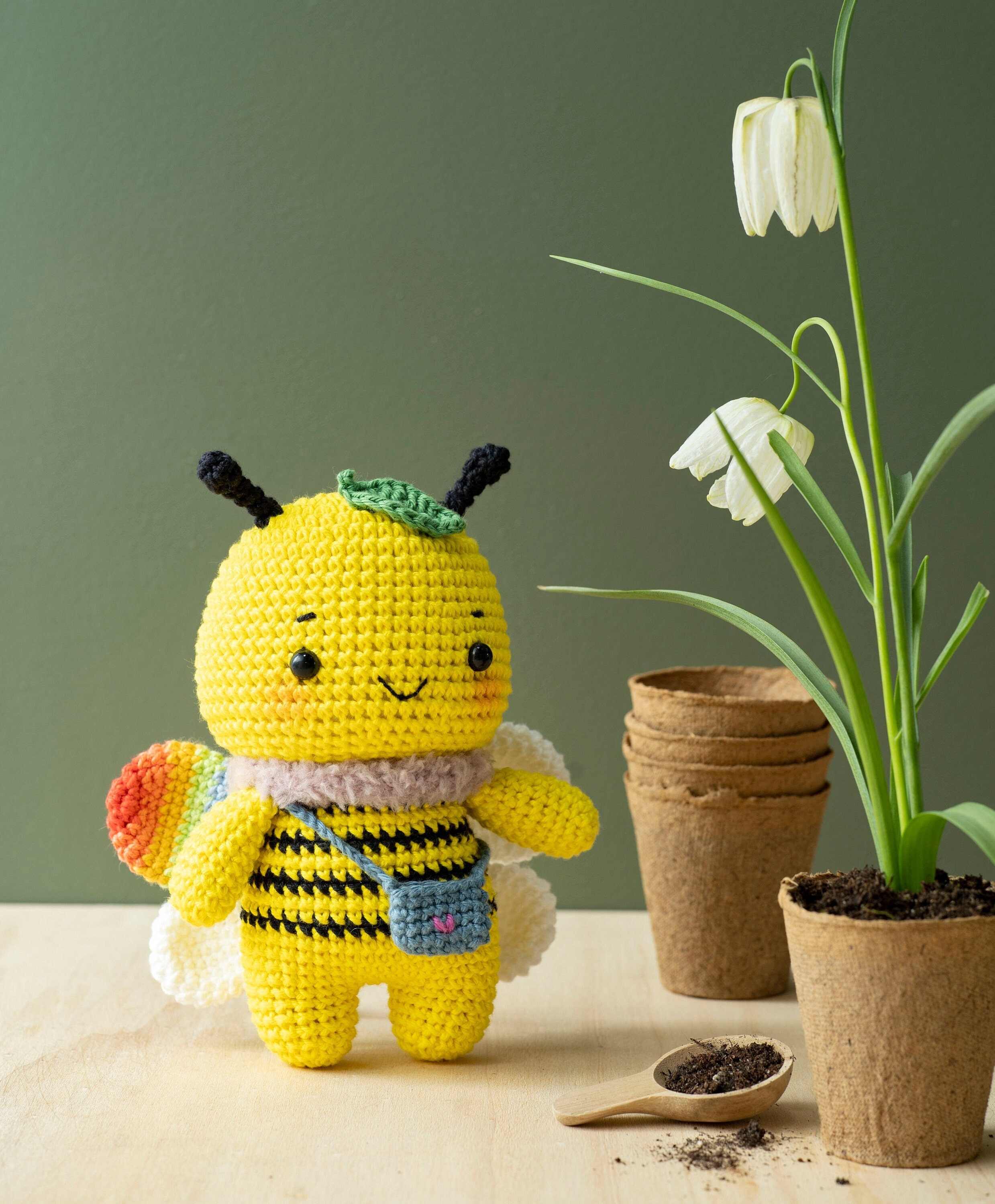 CROCHET PATTERN : Anne the bee (amigurumi bee, crochet tutorial bee) - English, French, Vietnamese pattern