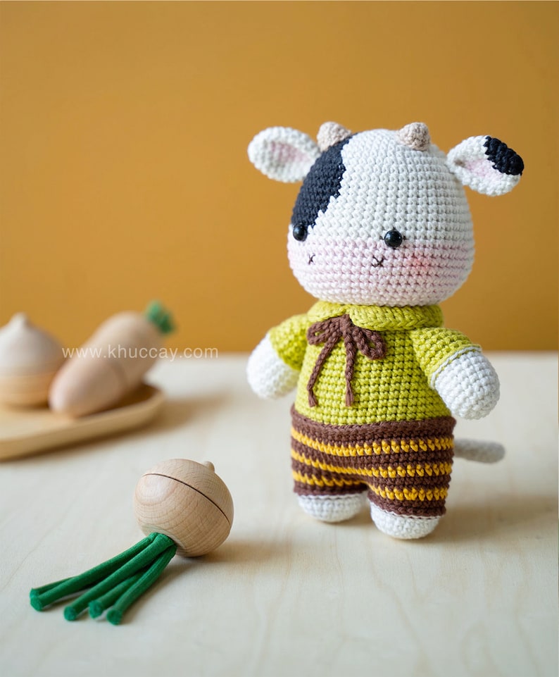CROCHET PATTERN: Lucky the cow English, French, Vietnamese/ amigurumi cow/ crochet cow/ instant download pattern image 4