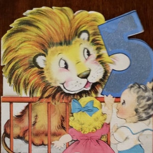 Cartão comemorativo de 5º aniversário vintage da década de 1940, leão, zoológico, crianças