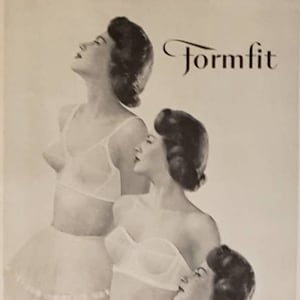 1958 WARNERS A'LURE CONE BRAS - Pretty Young Woman in Lingerie = Print AD 