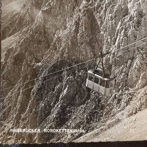 INNSBRUCK AUTRICHE Innsbrucker Nordkettenbahn Téléphérique de montagne Real Photo Carte postale vintage