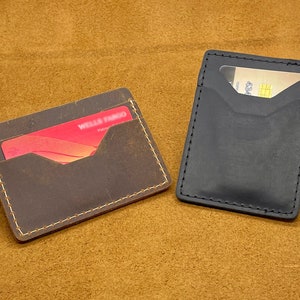 Funda de tarjeta de cuero minimalista. Cartera para tarjetas delgada. Cartera personalizada. Regalo de padrinos de boda. Tarjetero de piel personalizado. Tarjetero unisex.