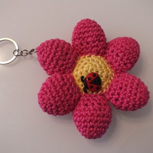 Crochet flower keychain tutorial