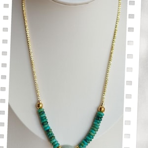 Vergulde sterlingzilveren ketting met turquoise chrysocolla en jade.