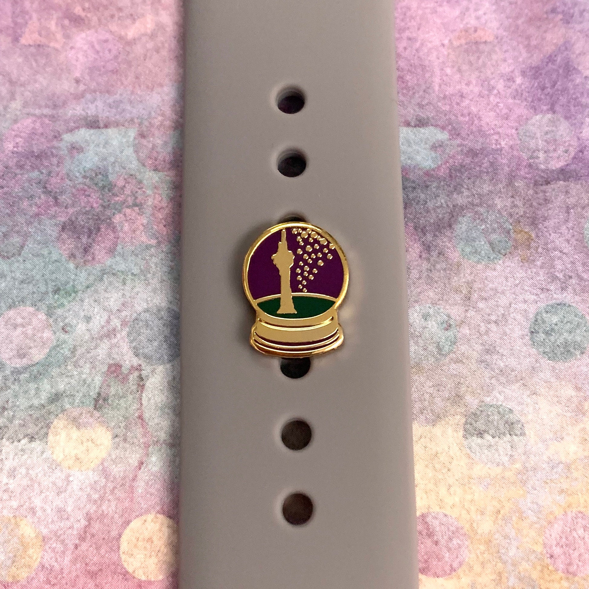 I See The Light Snowglobe 'Wristband Candy' Band Buttons