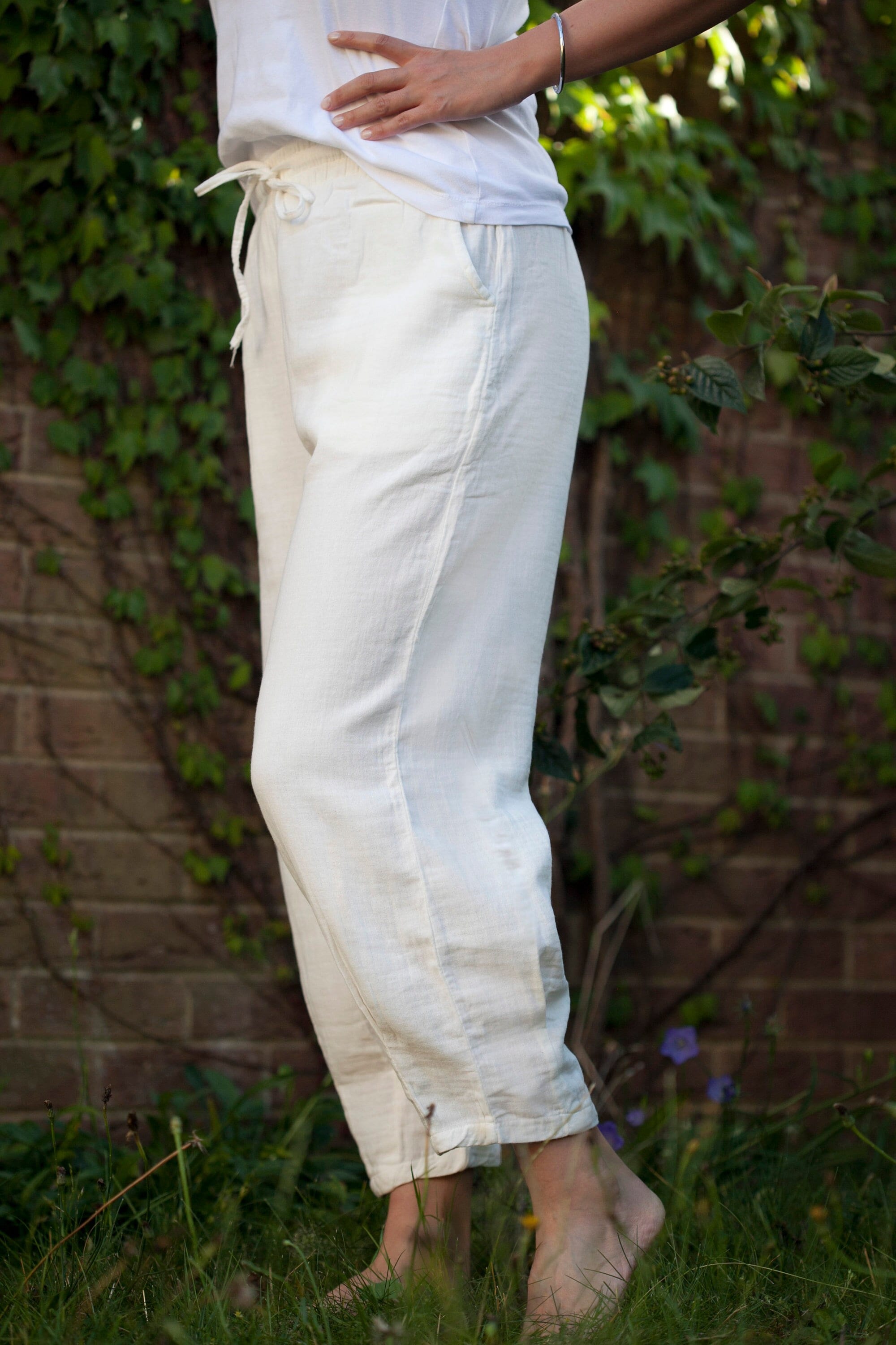 Tie-Knot Linen Capri Pants White