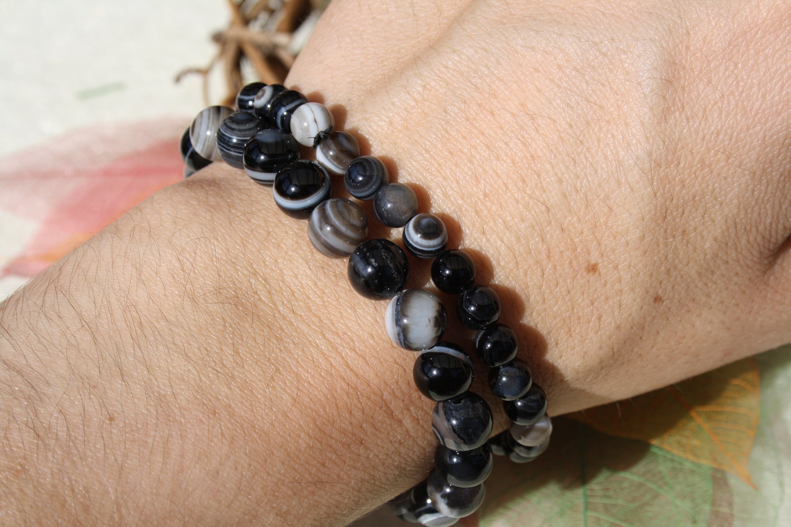 Sixtystones - Bracciale di pietre di agata nera Heishi 4mm - Misura: Small-16cm
