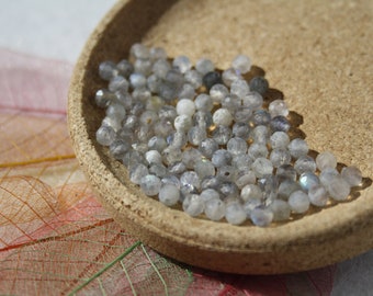 Perles en LABRADORITE à FACETTES 4 mm; Qualité +++ naturelles, colorées; Loisirs créatifs & bijouterie, pierres semi-précieuses