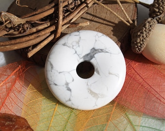 Pendentif en HOWLITE naturelle, Pi, Grande taille, donuts; Pierre gemme semi-précieuse