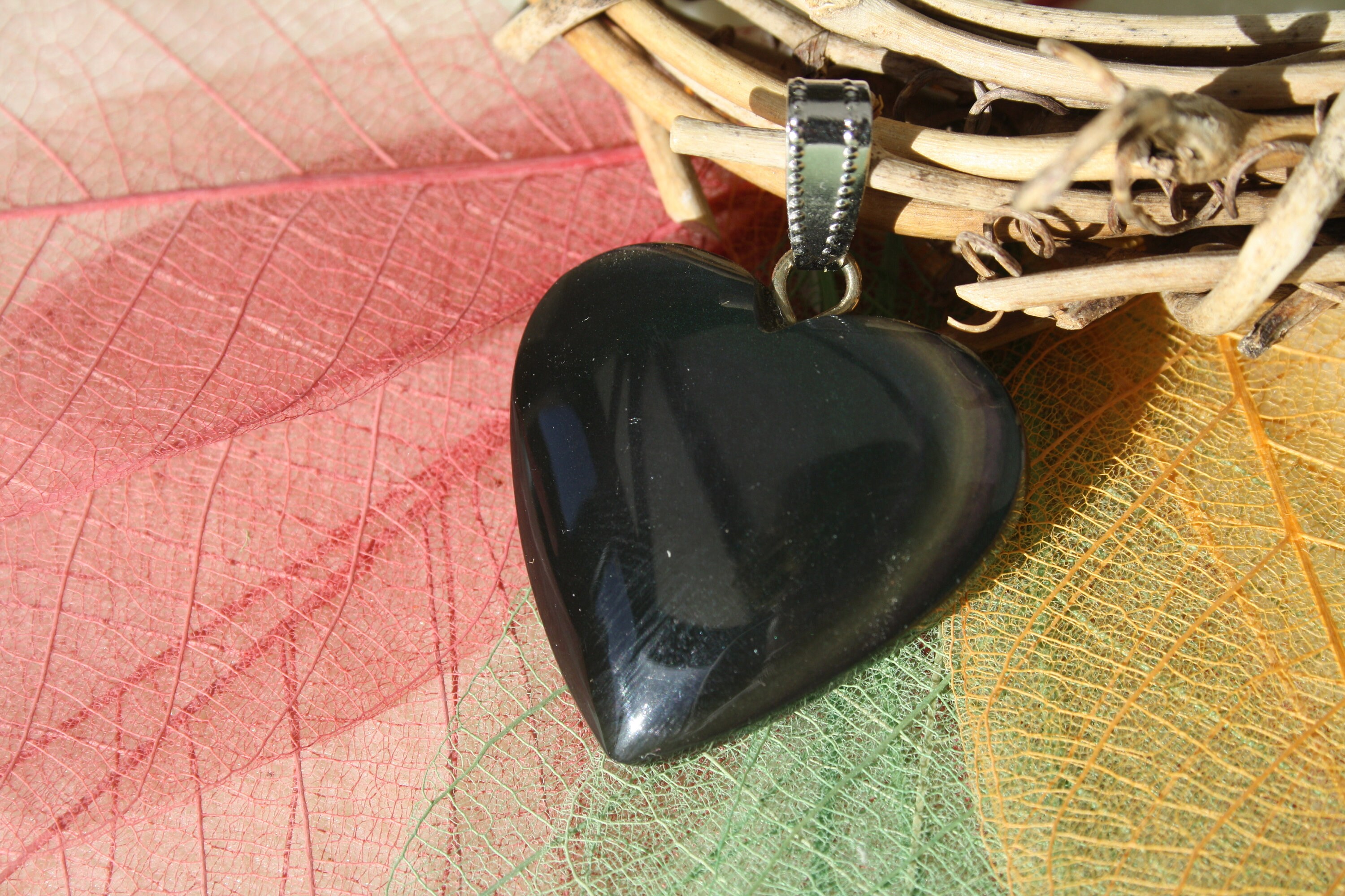 Colgante natural de OBSIDIANA OJO CELESTIAL, en forma de corazón; Piedra semipreciosa