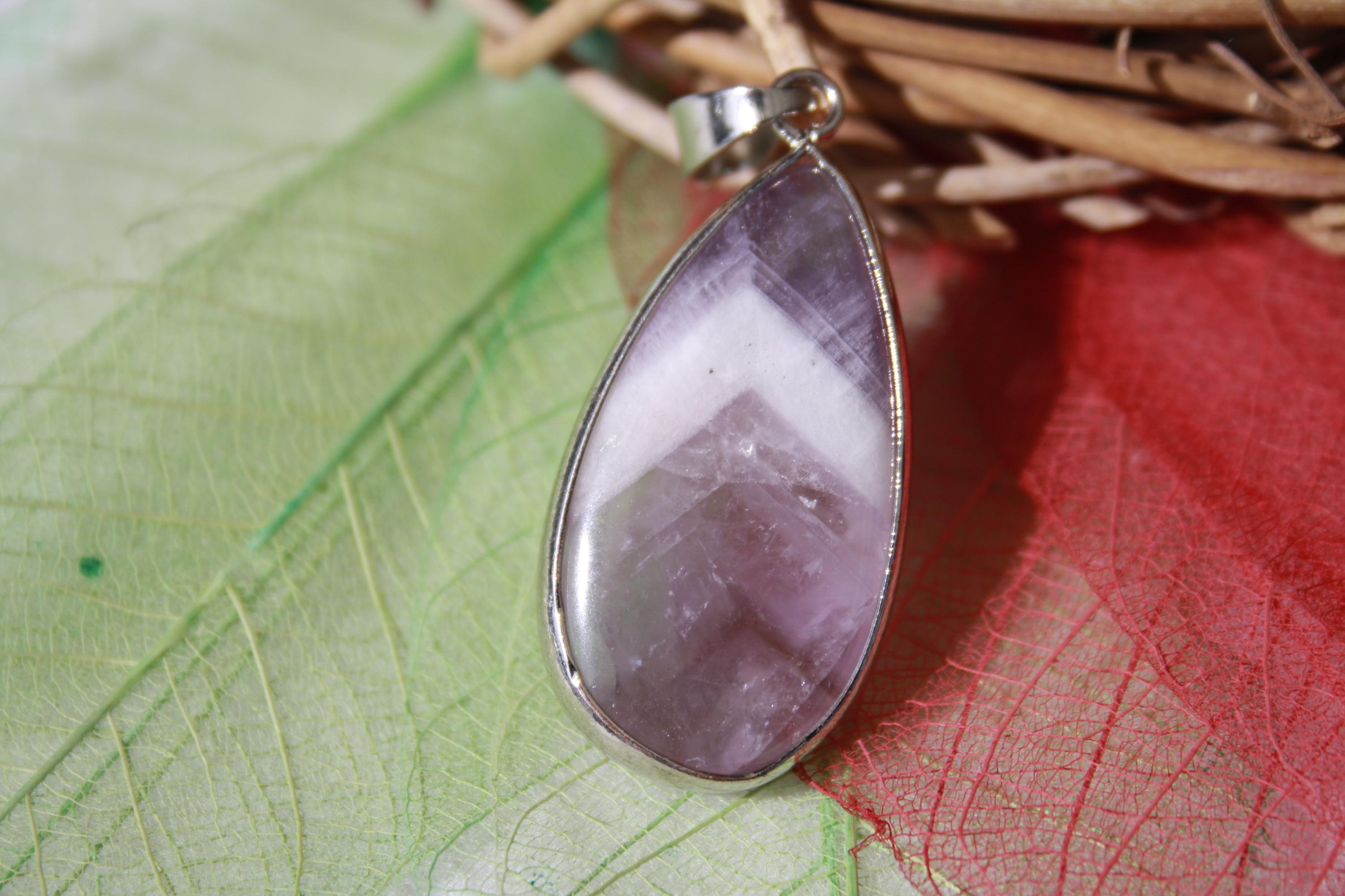 Pendentif Vintage En Métal Argenté Avec Pierre Violette En Goutte - Occasion, Voir Photos