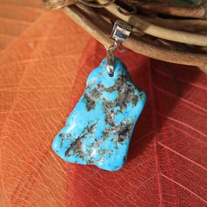 Ciondolo in turchese naturale dell'Arizona, FORMA naturale, colore blu intenso, pietra semipreziosa