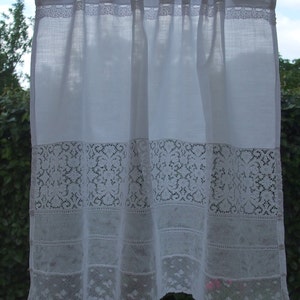 L 58 cm x H 45 cm view curtain, in cotton veil and antique lace