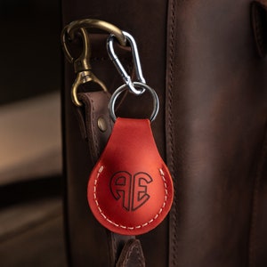 AirTag Holder, Leather AirTag Keychain with Name, Leather Airtag Case, Backpack Charm, Key Fob, Backpack AirTag, Bag Charm