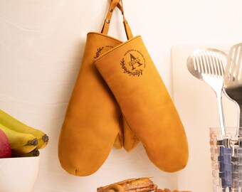 Handgefertigte und personalisierte Ofenhandschuhe aus Leder – das perfekte Backgeschenk für Mütter und Gastgeberinnen