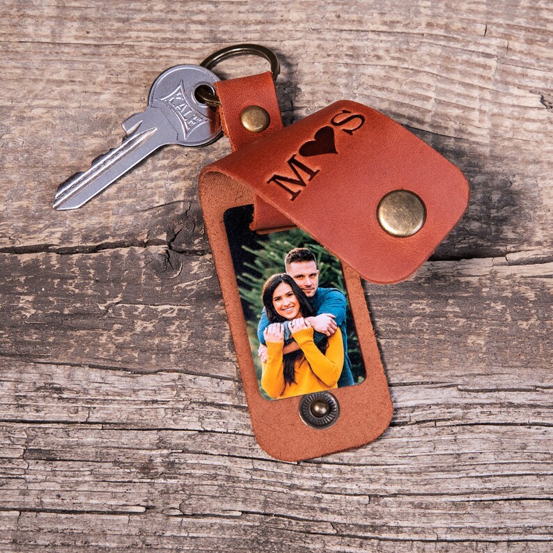 Couple keychain gift with picture, leather couple keychains,  couple photo keychain, best couple gift, christmas gift, photo keychain gift 