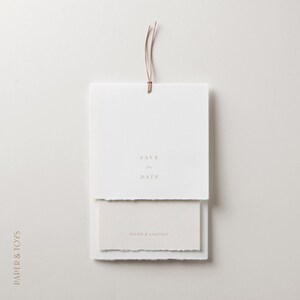 Minimal Save the Date, gescheurde rand, dekrand, natuurlijk, minimalistisch, eenvoudig, linnen, aangepast afbeelding 3