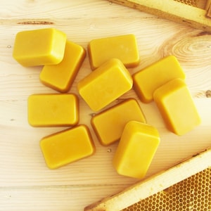 Gelbes Bienenwachs, Kosmetikqualität, Gut für die Herstellung von Kerzen, Seifen und Salben, Siebfiltert und in Wasser gereinigt
