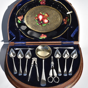 Juego de postre, fruta y frutos secos en plata Art Déco con estuche: incluye cucharas, cascanueces, tijeras para uvas y cuenco - James DIXON