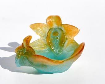 Plato para anillos Daum Pate de Verre: Cristal artístico francés en tonos aguamarina y naranja.