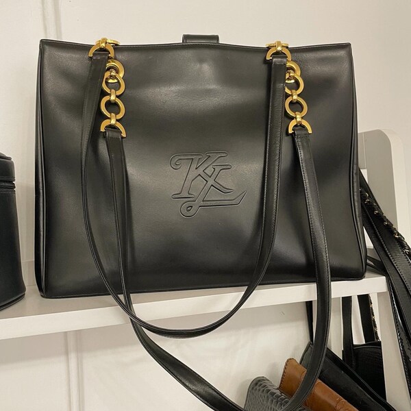 Karl Lagerfeld Paris- Grand sac à main en cuir lisse mat noir monogramme KL en relief, double anse cuir et maille ronde dorée- Superbe!