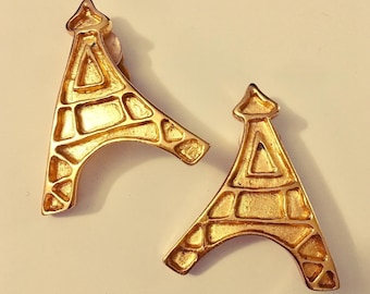 YVES SAINT-LAURENT 1980&#39;s - Stylized Eiffel Tower clip earrings in matte golden brass - Signed - Chic and very original!