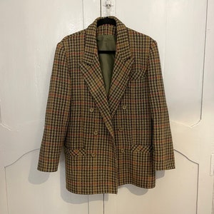 1980's Veste blazer croisée en laine motif pied de poule coloris kaki/ beige rehaussé de touches de violet/ moutarde/ rouge Chic image 1