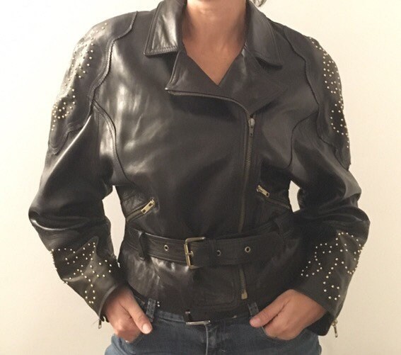 1980 s Blouson veste style perfecto ultra feminin Cuir noir souple finement cloute dore ceinture et lacage dans le dos Made in France Etsy Canada