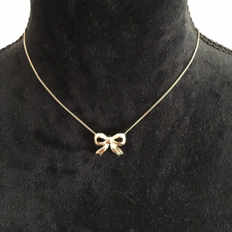 Neck knot consisting of a very thin chain and a brass knot pendant An adorable fantasy!