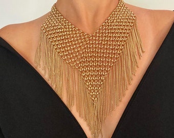 Monet 1990's - Sensational bib necklace with mesh and fringes, yellow gold plated - It subtly highlights the neckline - Collector!