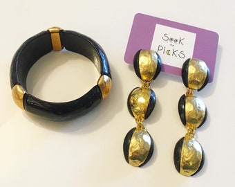 ISAKY Paris- Exceptional parure in ebony and matte gold-plated bronze composed of long ear clips and a bangle bracelet- Rare!