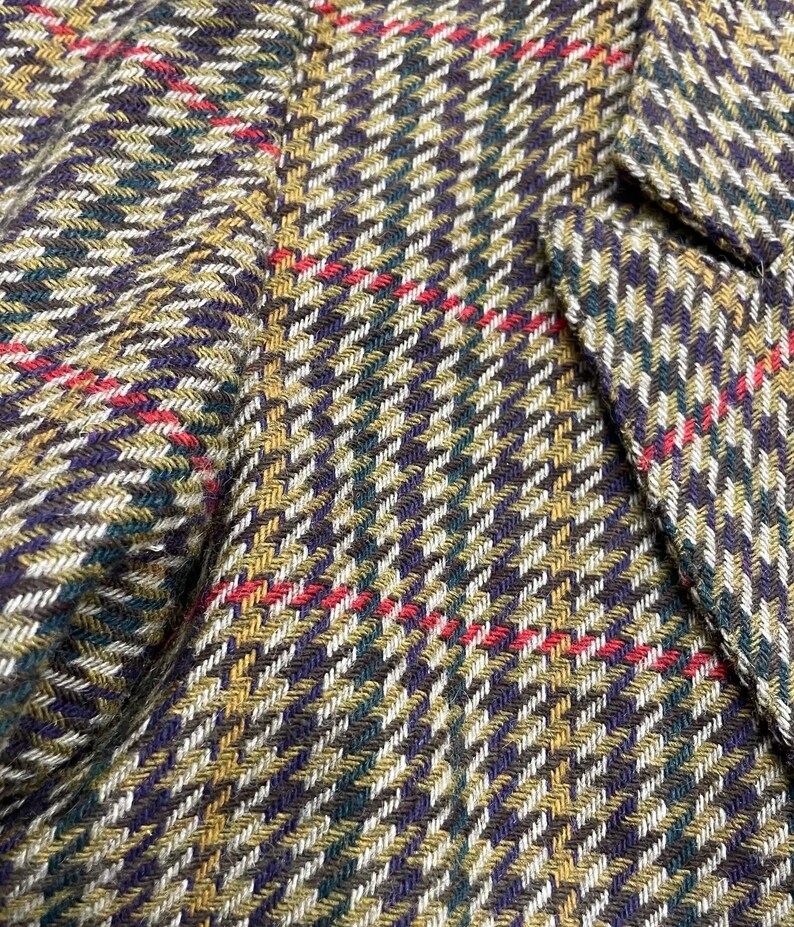 1980's Veste blazer croisée en laine motif pied de poule coloris kaki/ beige rehaussé de touches de violet/ moutarde/ rouge Chic image 6