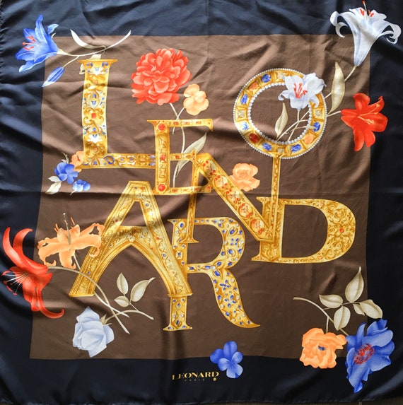 LÉONARD Paris 1970's- Large silk scarf with the b… - image 10