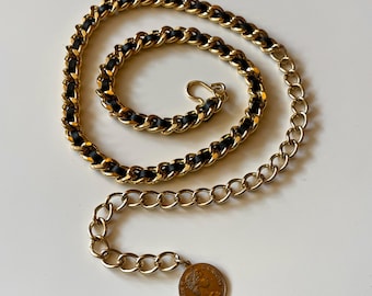 Gold chain belt interwoven with black oiled canvas with a leather effect, finished with a piece with the profile of Elizabeth II - Adjustable