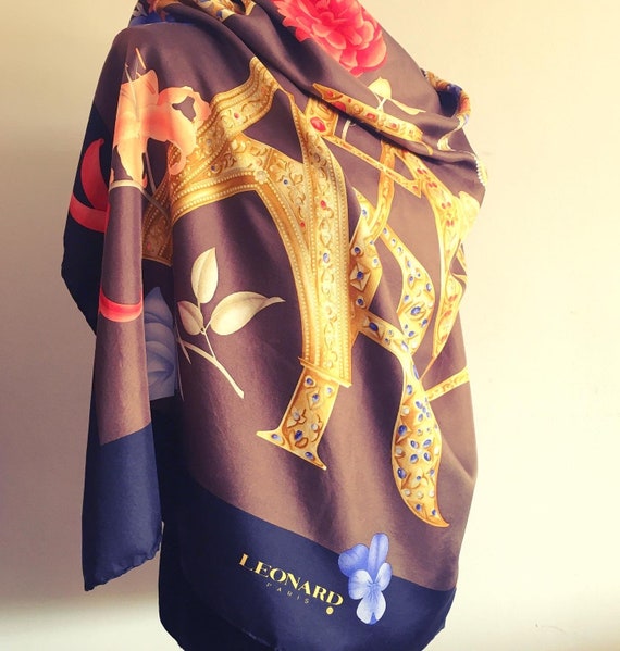 LÉONARD Paris 1970's- Large silk scarf with the b… - image 2