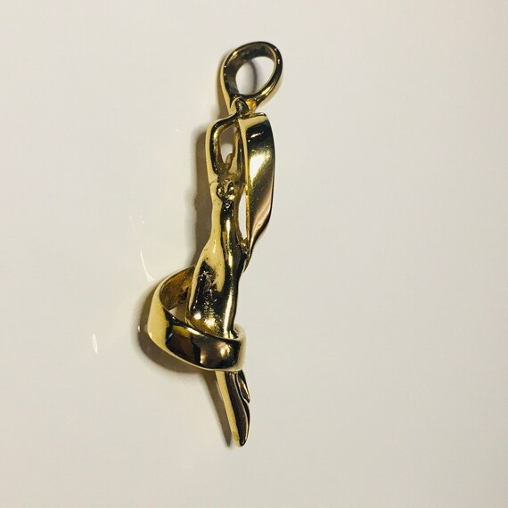 Gold-plated dying earrings Rares! Design by Julian Snelling 3 women hanging from a ring Charles Jourdan 1980/'s