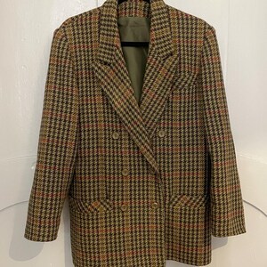 1980's Veste blazer croisée en laine motif pied de poule coloris kaki/ beige rehaussé de touches de violet/ moutarde/ rouge Chic image 3