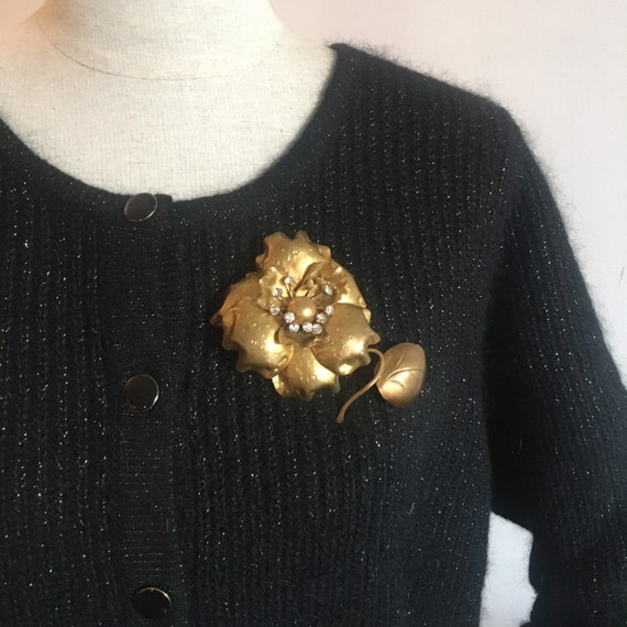 Broche Vintage Imposante Couleur Or - Fleur Ajourée Avec Cristaux, Bijou Fantaisie Femme, état Impeccable