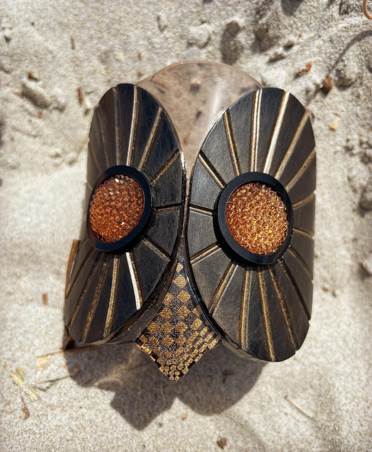 Jean-Marie Poinot Paris 1990's- Bracelet manchette hibou en cristal acrylique/ plexiglass marron