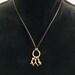 Collier Charles Jourdan Plaqué Or – Motif Danseurs Acrobates Sur Soie – Occasion