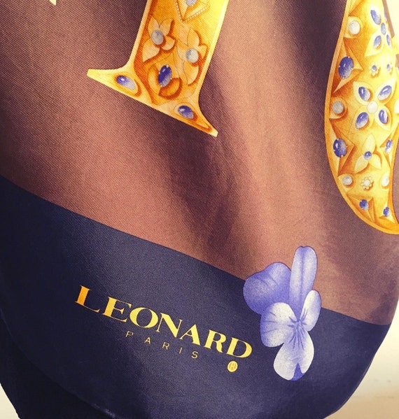 LÉONARD Paris 1970's- Large silk scarf with the b… - image 3