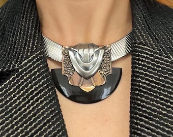 Ermani Bulatti 1990's- Superb choker necklace with an imposing silver, copper and black metal pendant inspired by the Art Deco era- Signed