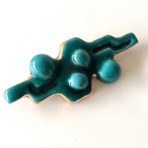 1950's- Large modernist brooch in turquoise and gilded enamelled ceramic, Art Deco style reminiscent of Vallauris- (7.8 x 3.4 cm)- Unique!