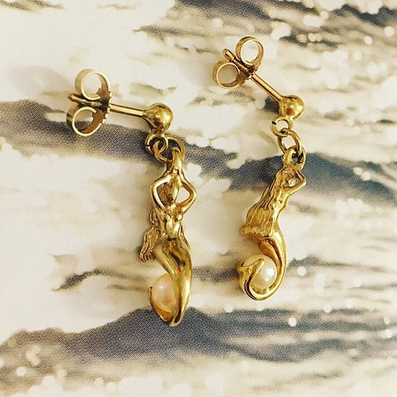 Gold-plated dying earrings Rares! Design by Julian Snelling 3 women hanging from a ring Charles Jourdan 1980/'s