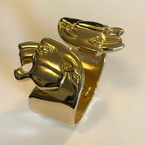 1990's - Imposing double panther head bangle bracelet - Beautifully crafted in gold-plated brass - It opens - Original, chic, funky!