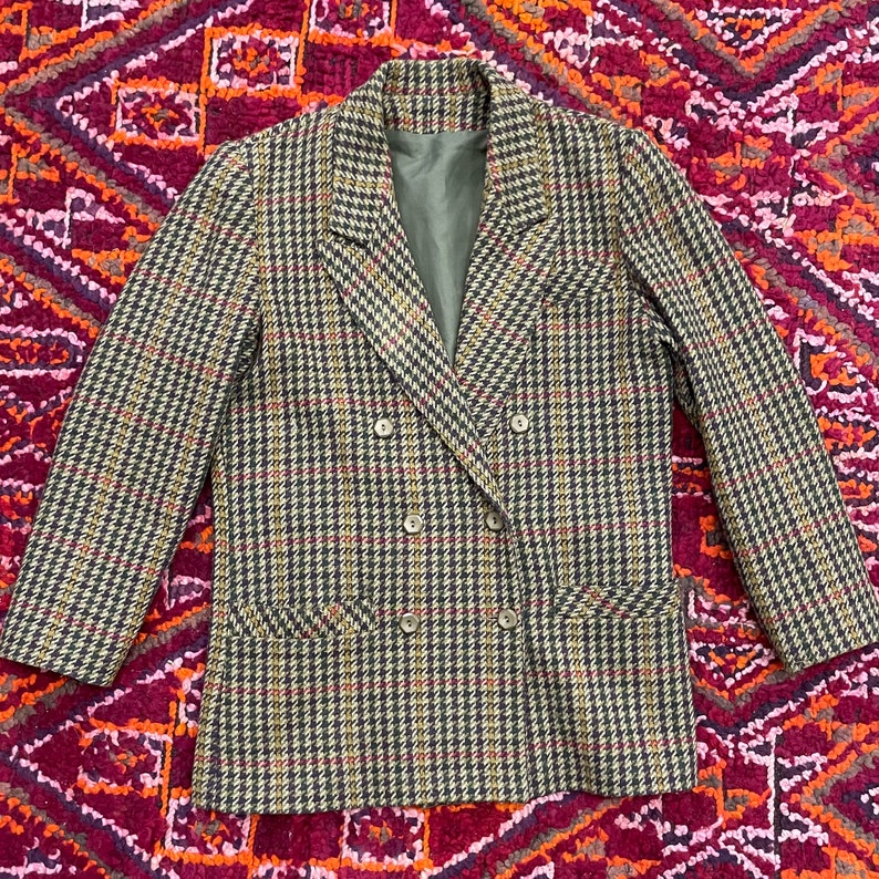 1980's Veste blazer croisée en laine motif pied de poule coloris kaki/ beige rehaussé de touches de violet/ moutarde/ rouge Chic image 8