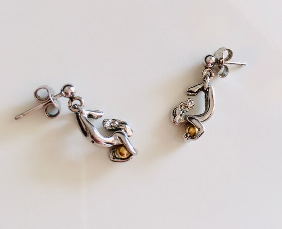 Gold-plated dying earrings Rares! Design by Julian Snelling 3 women hanging from a ring Charles Jourdan 1980/'s