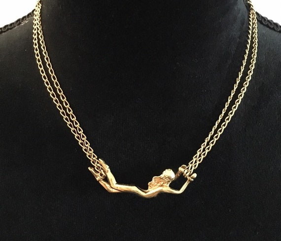 CHARLES JOURDAN by J. Snelling 1980s-Collier ras de cou plaqué or  