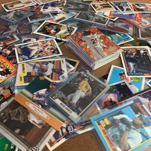 Throwback MLB Mystery Pack | 50 Vintage & Modern Baseball Cards