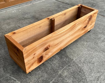 Wanderer&#39;s Cedar Garden Box on Casters (Wheels)